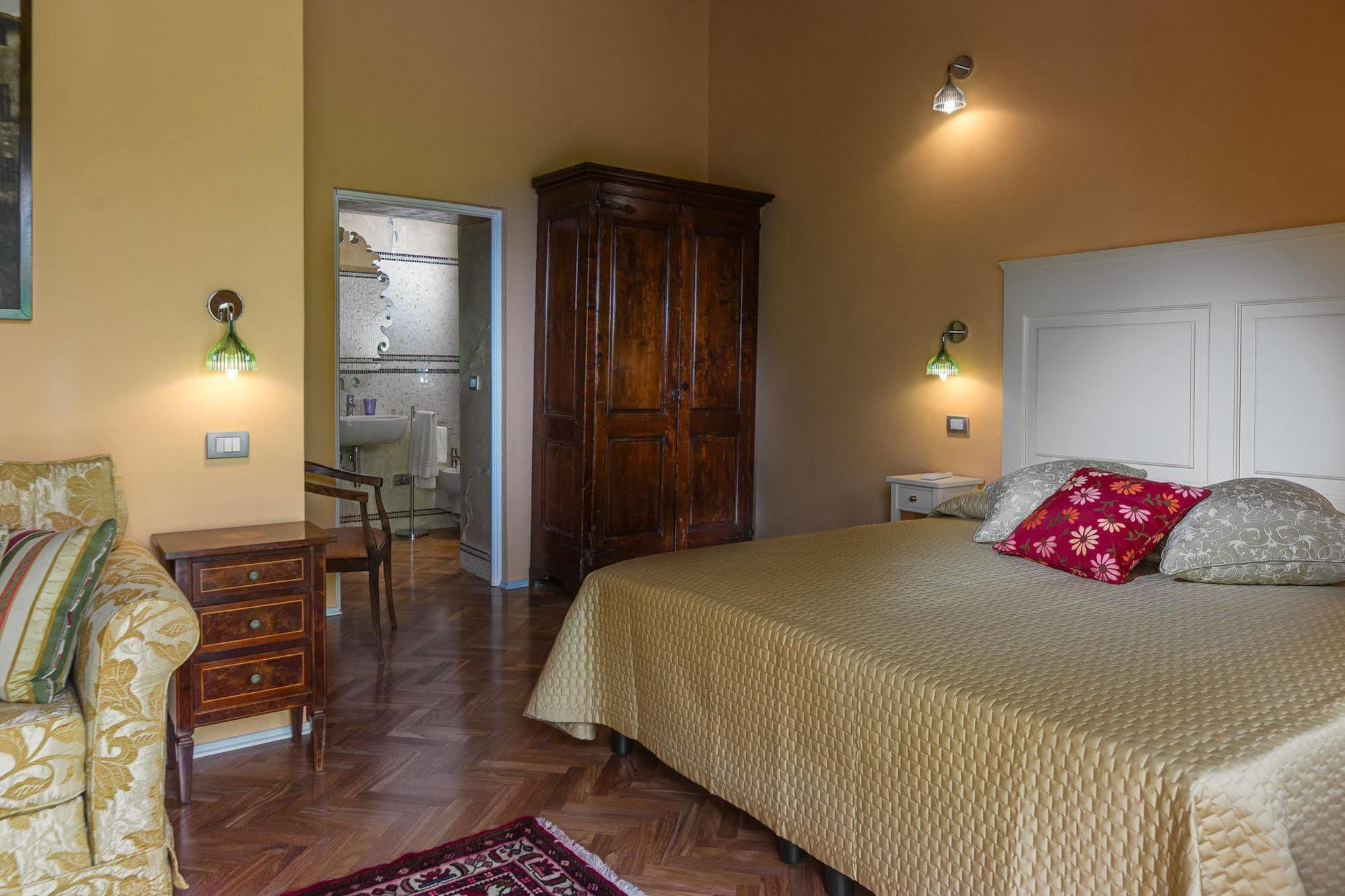 Volpi Hotel